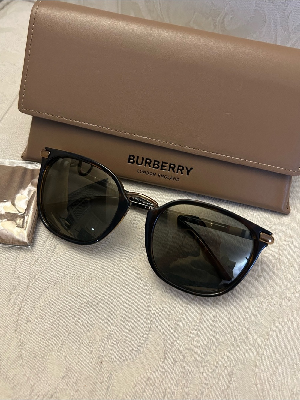 BURBERRY 4262 DARK HAVANA/GOLD PLAID UNISEX SUNGLASSES - Picture 4 of 9